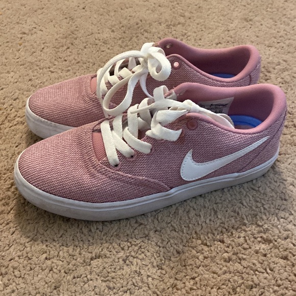 Nike - Picture 2 of 2